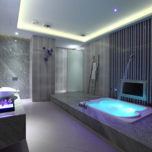 台中【水雲端旗艦概念旅館】雙人平日住宿券/商務房型MO