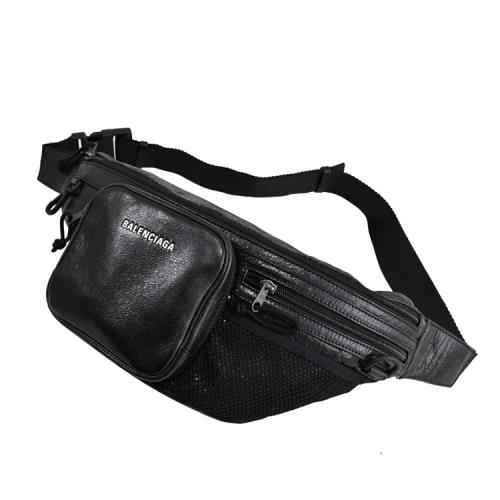 BALENCIAGA 巴黎世家 620261 壓印LOGO揉皺小牛皮斜背胸口/腰包.黑