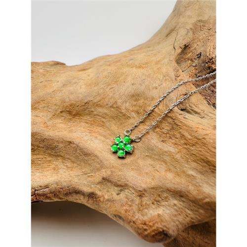 【肌容雪】天然緬甸A貨翡翠小花項鍊 編號32(8.8mm x 8.8mm)