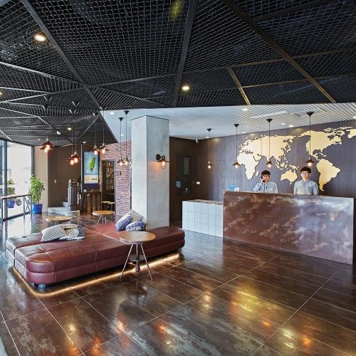 (買1晚送1晚)高雄康瀚行旅1泊1食雙人-平日升等四人房或三人房或浴缸房型