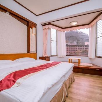 臺中【神木谷假期大飯店】庭園四人房一泊二食住宿券(25MO)