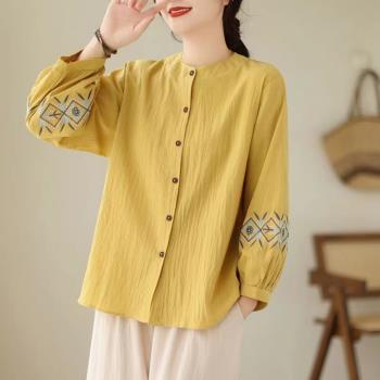 AKARA 工匠刺繡棉麻簡單圓領長袖襯衫 ( 春秋 3XL有 顯瘦身剪裁 中大尺碼 )