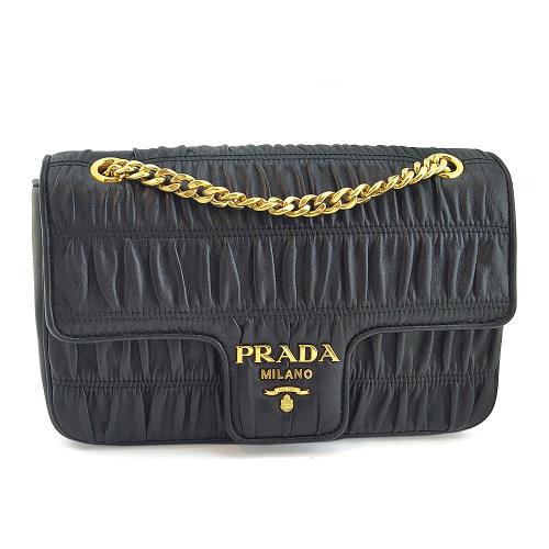 九成新-PRADA 金色浮雕LOGO黑色皺褶皮革肩背斜背兩用包