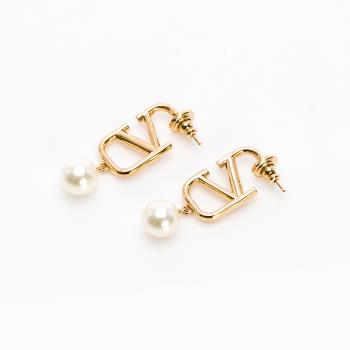 Valentino 金色Vlogo長方型耳環(金/純色logo/側邊接一顆珍珠)