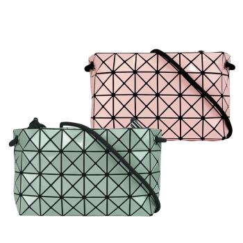 ISSEY MIYAKE三宅一生 Loop Metallic 金屬光澤拉鍊肩背/斜揹包(任選) AG571