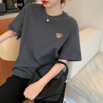 AKARA 女韓版流行造型熊白色短袖T恤上衣 (M-2XL /中大尺碼 / 3色)