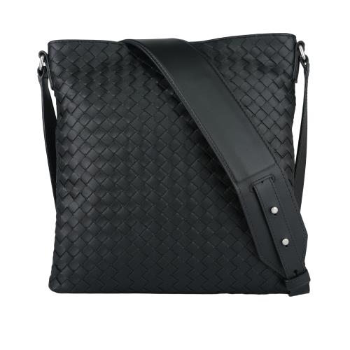 BOTTEGA VENETA 小牛皮編織寬背帶斜背包(黑色)