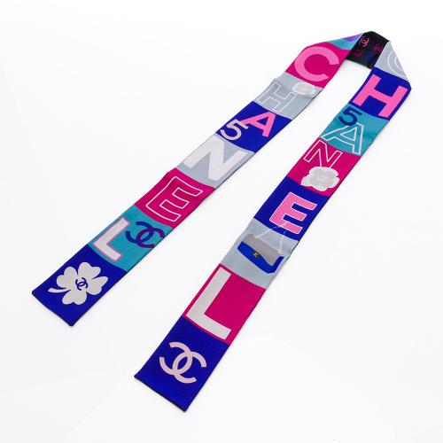 Chanel 滿版多圖大文字及小雙C雙面絲巾(深藍/多色圖案)