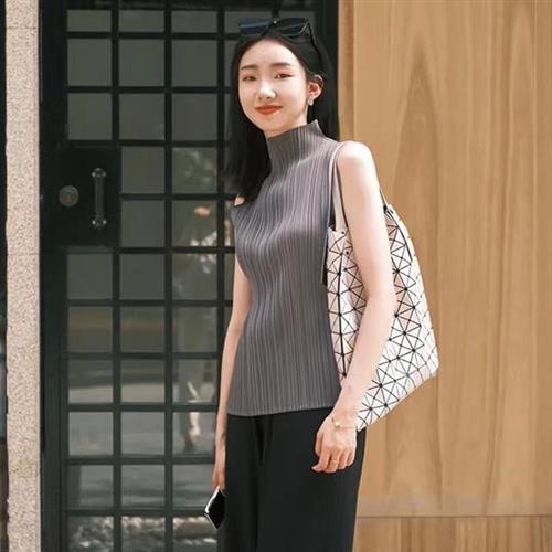 【KEITH-WILL歐風】現貨韓國三宅風格褶皺動人戀曲素色上衣(壓褶/中大尺碼/修身/輕薄/小香風)