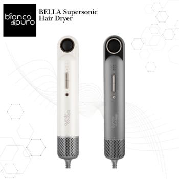  Bianco di puro 彼安特 HD010 天使白吹風機，專業級 1100W 功率，配備負離子、溫控及冷風功能，四段溫度三段風速調整，輕巧 1.04kg 重量，主機尺寸 420 x 360 x 190 mm，中國製造。標準配件含集中吹嘴及可拆式特殊吹嘴，其他配件有吹風機收納袋。支援 110V 電壓，1 年保固，BSMI 許可 R54389。適合日常造型與護髮需求，提升頭髮光澤與柔順。 