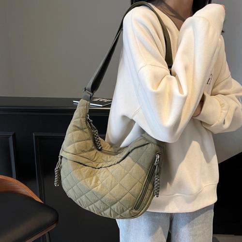 Acorn*橡果-日系菱格紋防潑水棉布斜背包側肩包月亮包6933(綠色)