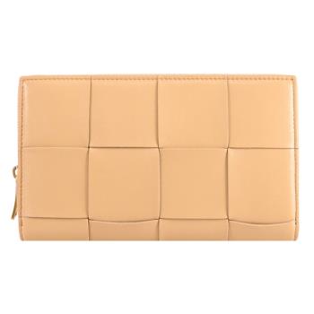 BOTTEGA VENETA 651368 大編織NAPPA皮寬版ㄇ字拉鍊長夾.杏色