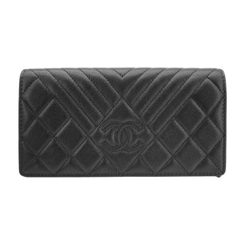 Chanel 粒紋牛皮幾何縫線logo釦式二折長夾(A81423-黑)