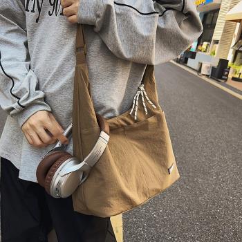 Acorn*橡果-日系情侶斜揹包側肩包托特包防潑水包6934(卡其)
