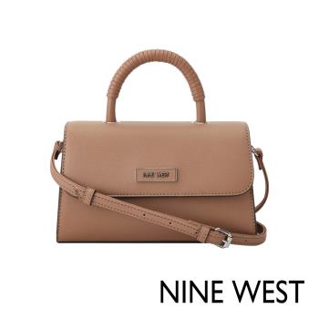 絕版品NINE WEST REID 純色掀蓋斜揹包-珊瑚橘