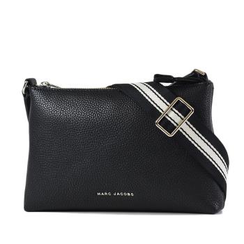 MARC JACOBS 荔枝紋拉鍊寬背帶斜揹包-黑色