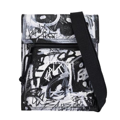 BALENCIAGA 巴黎世家 655982 Explorer 塗鴉款小羊皮斜背包/手機包.黑