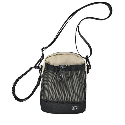 日本KiU 373-911 米色 傘繩防水斜背包, 可放兩個寶特瓶, 可提可掛, 20H背帶可調可拆