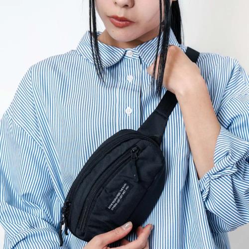 日本KiU 376-900 黑色 迷你大開口胸腰包 (男女老幼適用)