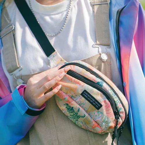 日本KiU 376-360 如意屋虎 迷你大開口胸腰包 (男女老幼適用)