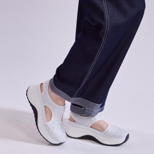 QWI韓國彈性晶亮纖瘦休閒鞋-獨