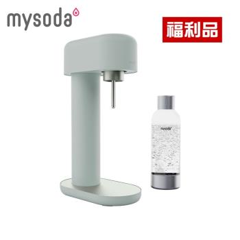 Mysoda 沐樹得 RB003 氣泡水機，採用鋁合金機身與 PET 寶特瓶氣瓶，產地中國，輕便僅 3.64kg（含鋼瓶），容量 1L 以下，適閤家用製作氣泡水。配件含二氧化碳補充鋼瓶，享有 2 年保固。注意：僅用水製作，不可熱水沖洗水瓶，二氧化碳鋼瓶拆封不退換。尺寸請見圖示，輕鬆享受健康氣泡飲品！