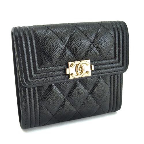 九五成新展示品-CHANEL BOY 黑色菱格紋荔枝牛皮金釦六卡三折式中夾