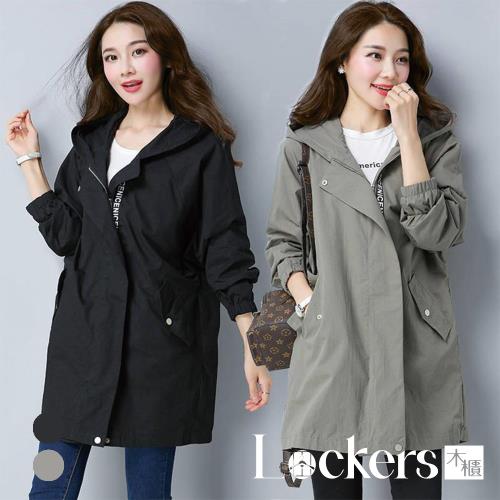 【Lockers 木櫃】氣質顯瘦連帽風衣外套 L112112003