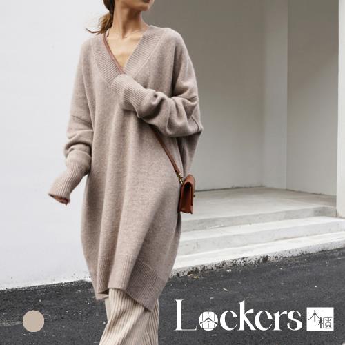 【Lockers 木櫃】秋冬慵懶風V領寬鬆針織毛衣 L112121102