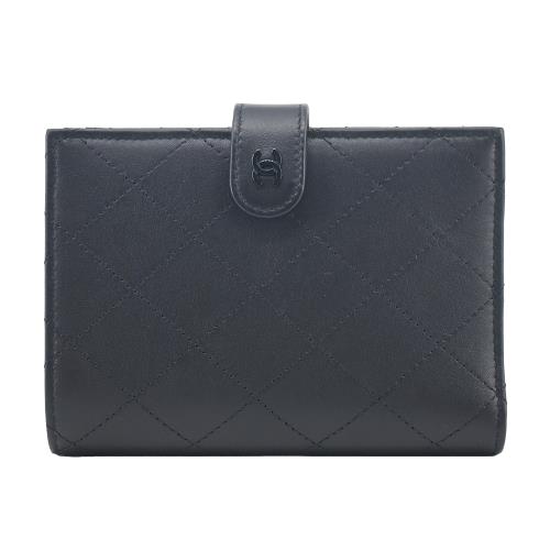 CHANEL 經典黑色雙C Passport 菱格紋牛皮護照夾(黑色)