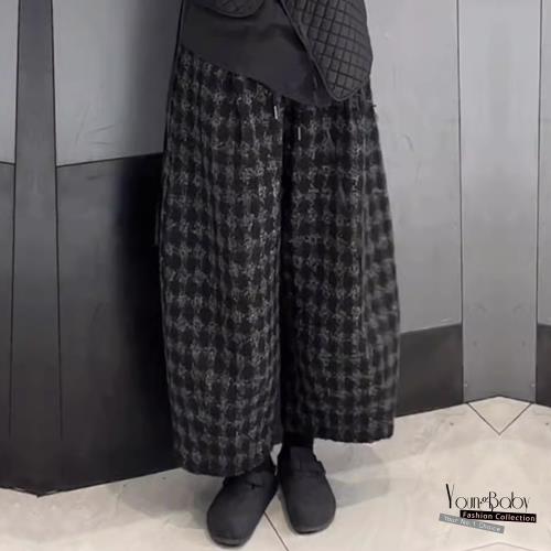 【YOUNGBABY中大碼】日系復古黑灰千鳥格鬆緊腰彎刀九分褲 中大尺碼女裝