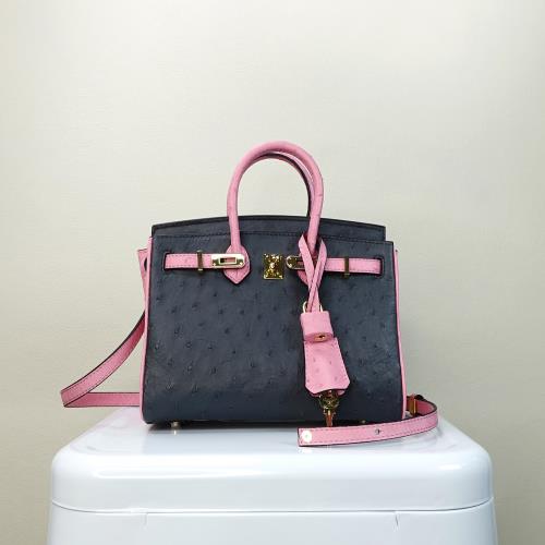 【M2ND】卡希瓦鴕鳥皮迷你柏金包(灰粉-T9407A)