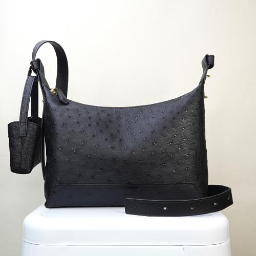 【M2ND】斑德鴕鳥皮肩揹/斜揹包(黑-T9439A)