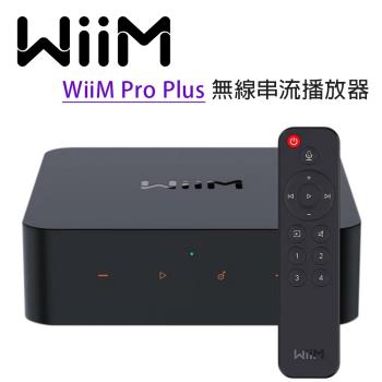 WiiM Pro Plus 是高效能音樂串流器，支援 WiFi、藍芽及 AirPlay 無線傳輸，提供立體聲高解析度音訊體驗。尺寸僅 140 × 140 × 42 mm，重量 330g 的輕巧黑色設計，適合 Hi-Fi 音響系統。配備遙控器，電源 110V，享有 1 年保固。NCC 認證碼 CCAK24LP0060T9，BSMI 許可字號 D3C202，產自其他國家，完美整合智慧家居音樂播放。