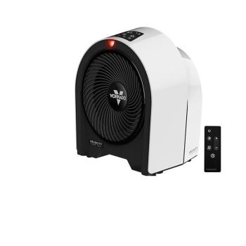 VORNADO 沃拿多 遙控數位渦流迴圈電暖器 Velocity 5R，採用電膜對流式設計，具備12小時定時功能與自動恆溫控制，紅外線遙控器操作簡便。適用於室內空間加熱，提供舒適溫暖環境。產品尺寸為寬25cm、深18.6cm、高29cm，重量約2.69KG，電壓為110V 60Hz，最大消耗功率1250W，最小625W。中國製，BSMI許可字號R32214。