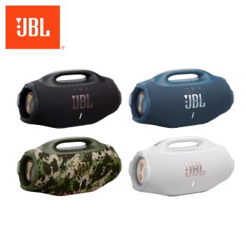 JBL BOOMBOX 4 是一款多功能的攜帶型多媒體喇叭，支援藍芽連線，提供高品質音效。產品有黑色、藍色、白色、迷彩色多種選擇，尺寸為21.8 x 6.5 x 14.4cm，重量僅0.75Kg，輕便易攜。內附電源線、天線、快速入門指南、安全表、保固卡及AAA電池，適合室內外使用。產品產地為中國，提供1年保固，並具備NCC認證碼CCAK25LP0250T9及BSMI許可字號R63234。