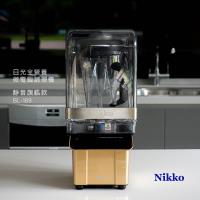  NIKKO日光 BL-169 馬達加熱型破壁機，採用高碳鋼材質打造堅韌刀頭，功率達1201W~1400W，提供強勁效能輕鬆處理各種食材。按鍵式無標記主體操作簡便，適合日常料理使用。正常使用下享有3年保固服務（不含包材及非故障調整，運費自負）。配件包含攪拌棒、量杯、說明書（保固書）、專用食譜及教學光碟，讓您輕鬆上手健康料理。 