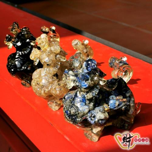 財神小舖】貔貅開光擺件天然碎水晶七色任選已開光含靈符風水方位納福聚